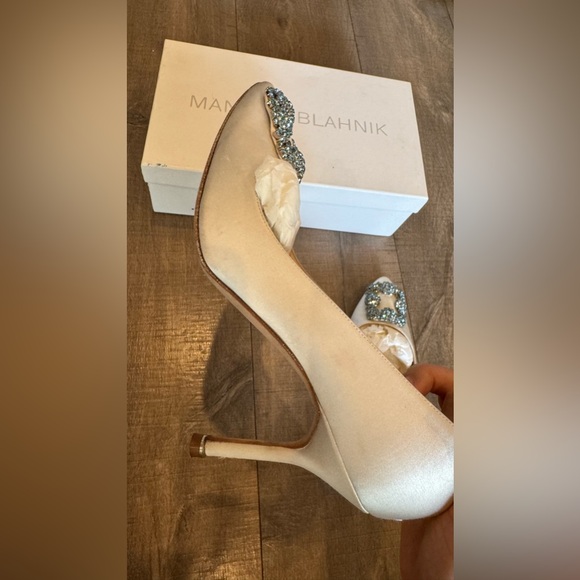Sold Manolo Blahnik Hangisi Pump 38 - Picture 7 of 10